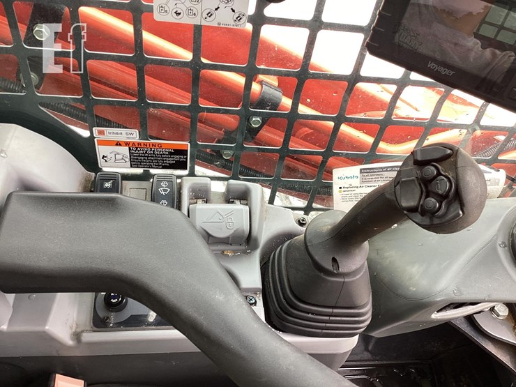 2021-kubota-svl97-2-image-12