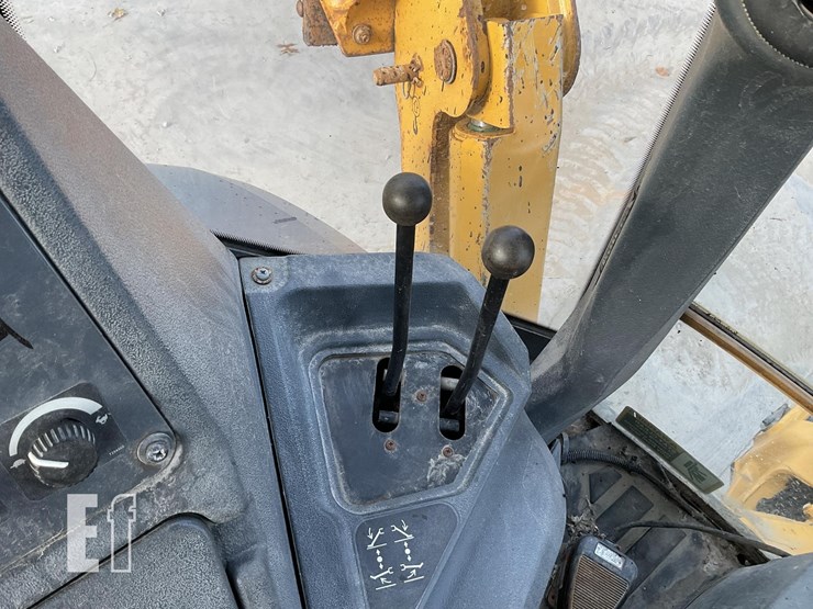 2019-deere-410l-image-16