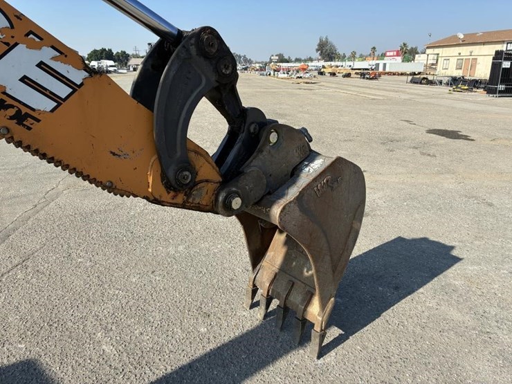 2018-case-580sn-image-8