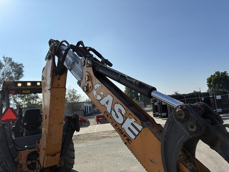 2018-case-580sn-image-12