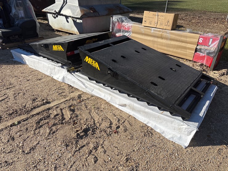 #30098-•-trailer-mega-ramp-image-1