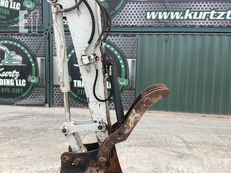 2013-takeuchi-tb180fr-image-10