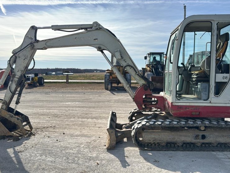 takeuchi-tb145-image-2