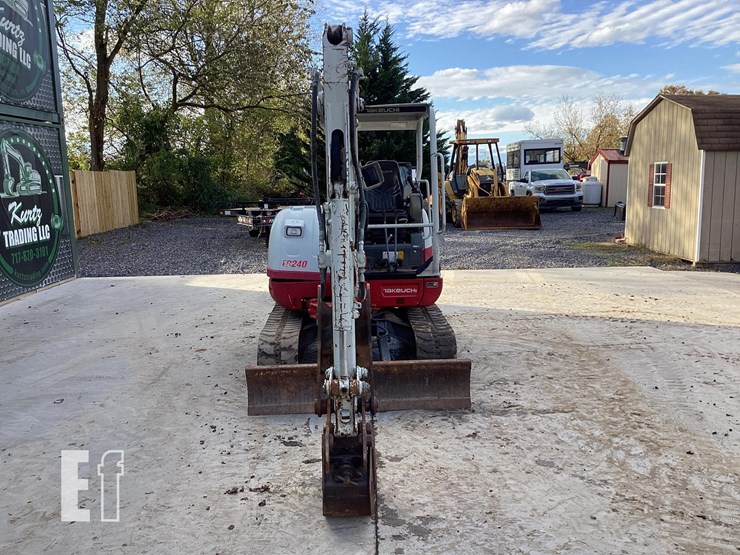 2018-takeuchi-tb240-image-7