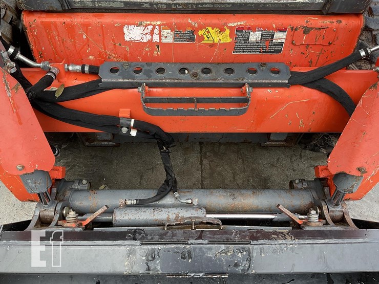 2017-kubota-ssv65-image-10