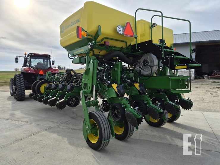 john-deere-1775-image-10