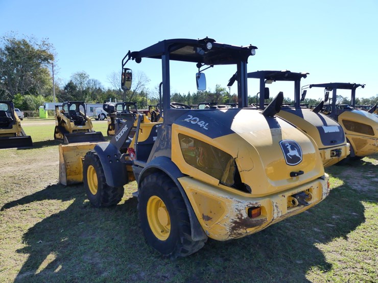 2021-deere-204l-image-12