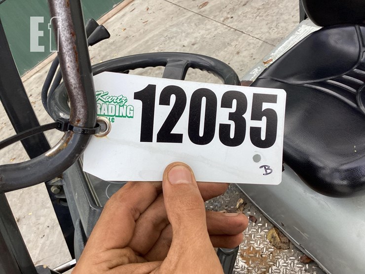 2010-nissan-mcpl02a25lv-image-16