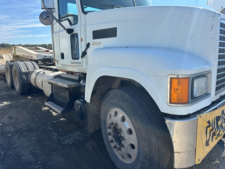 #32746-•-2014-mack-chu-t/a-daycab-truck-tractor-vin:-1m2an07y4em016702-image-37