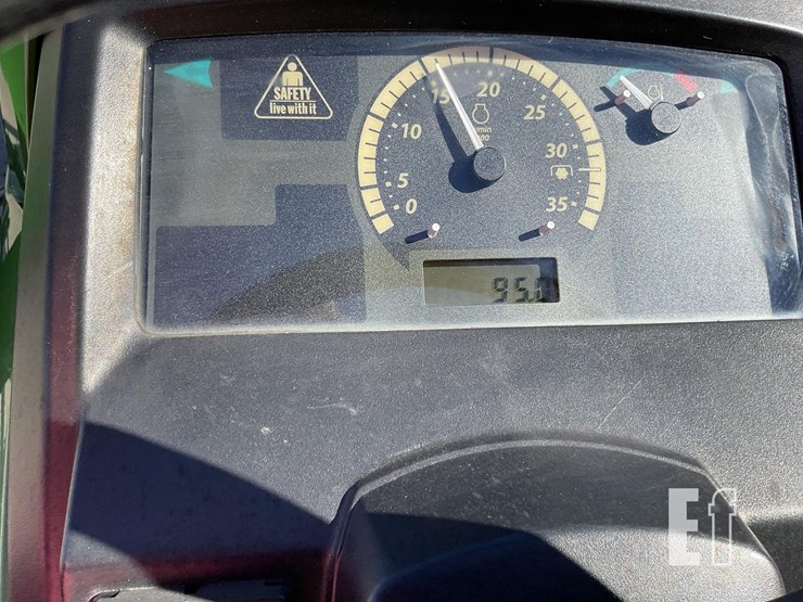 2014-john-deere-1023e-image-16