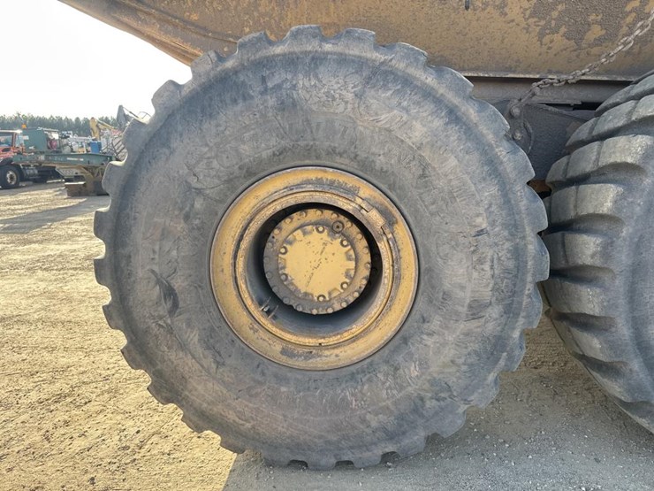 2005-caterpillar-740-image-51