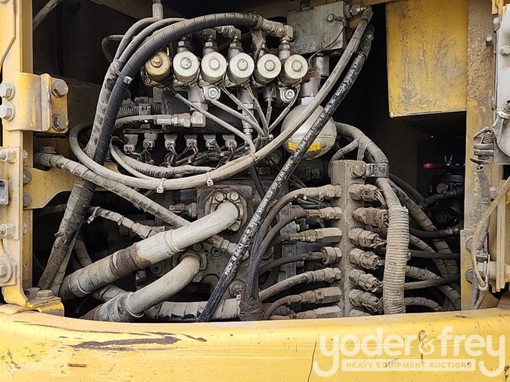 2013-komatsu-pc228us-lc-8-image-12