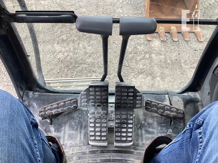 2019-deere-245g-lc-image-13