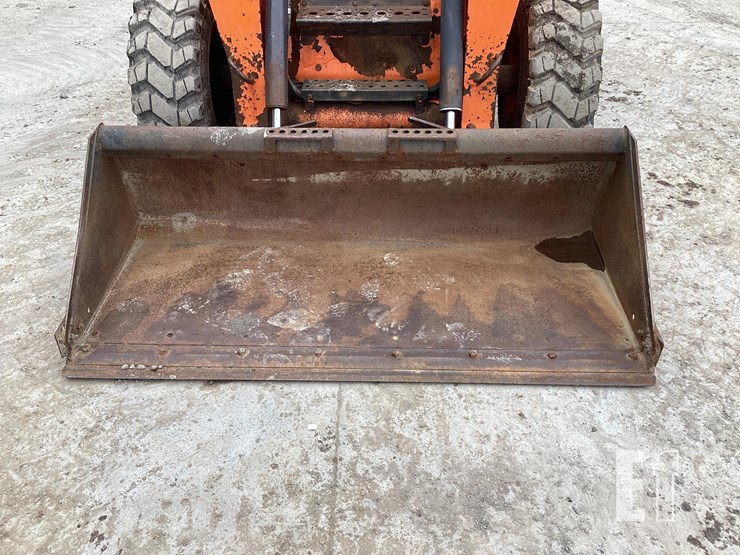 2005-bobcat-s220-image-9