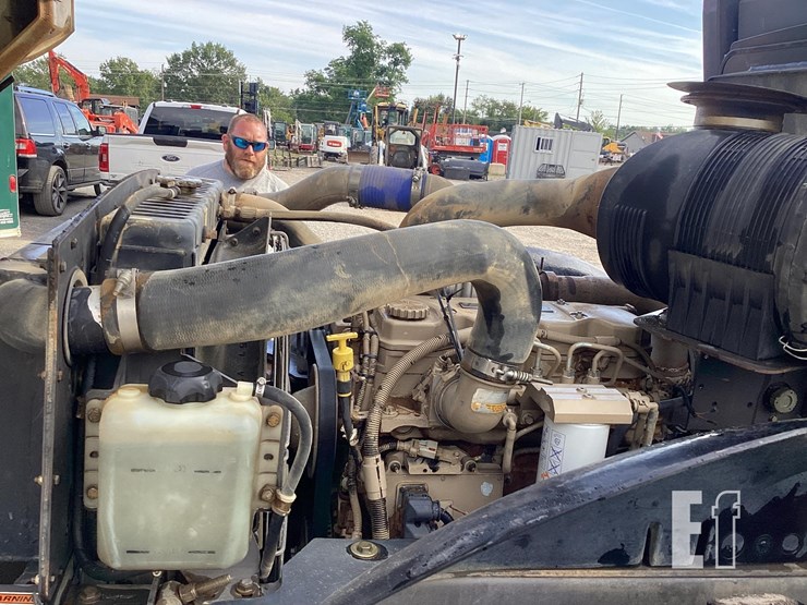 2011-volvo-sd100d-image-9