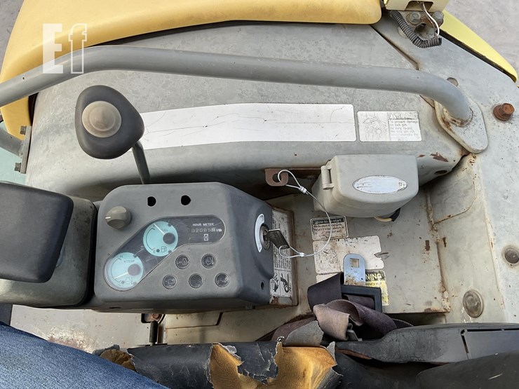 2008-yanmar-vio27-image-16