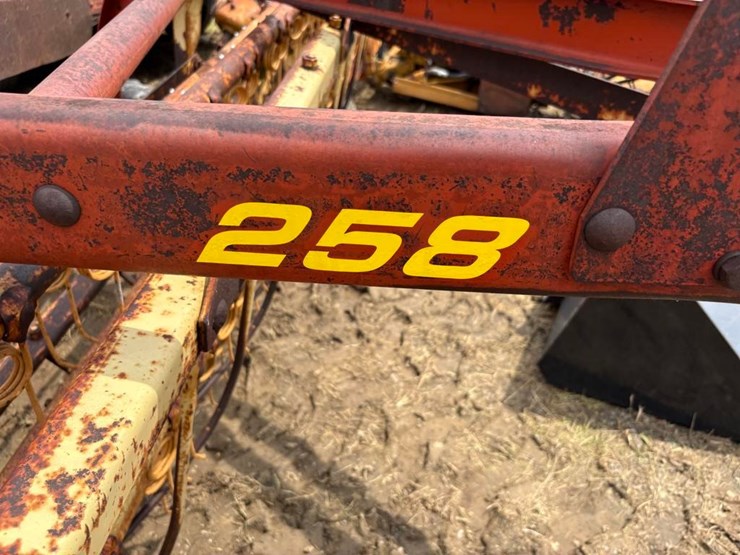 new-holland-258-image-6