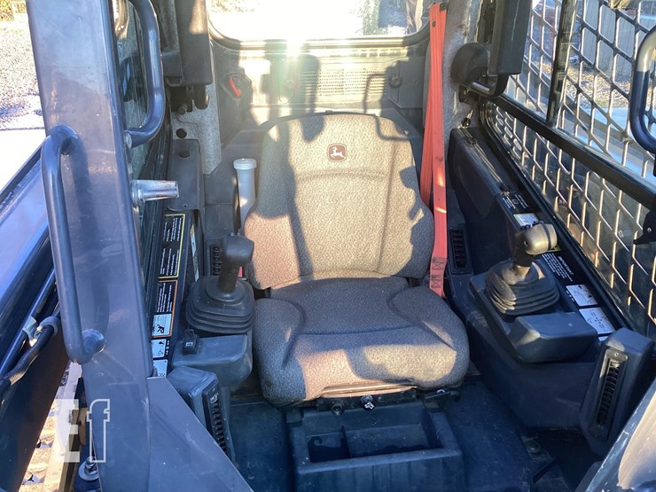 2021-deere-325g-image-14