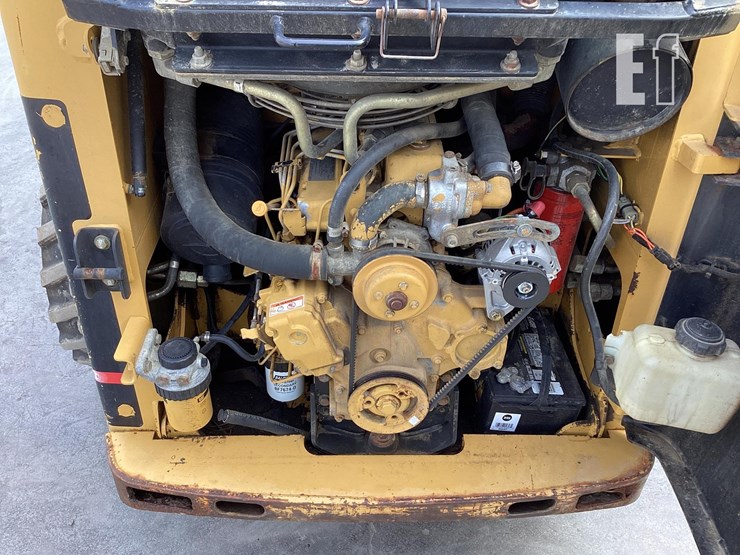 2000-caterpillar-216-image-11