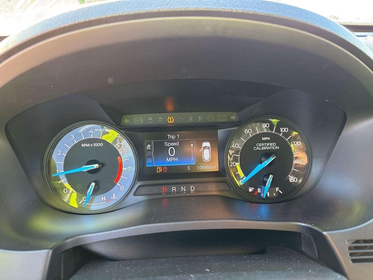 2018-ford-explorer-image-16