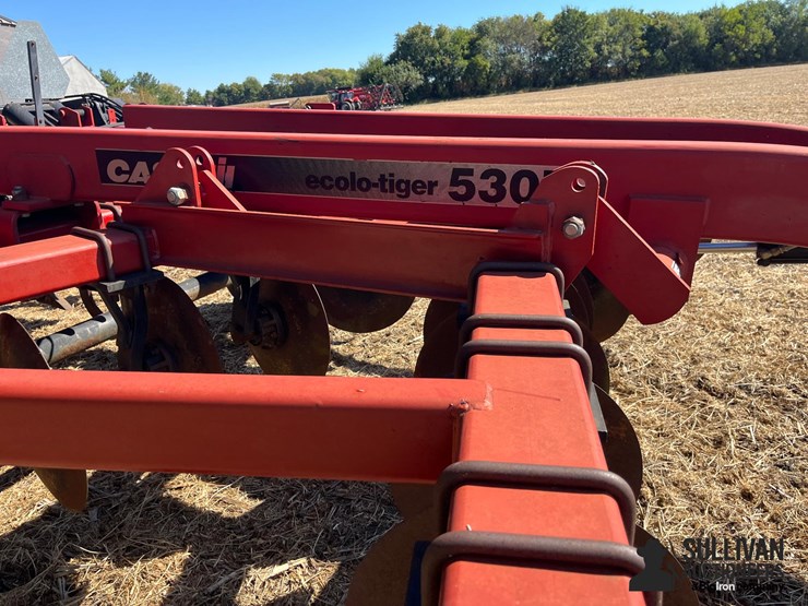 case-ih-530b-ecolo-tiger-9-shank-disk-ripper-image-17