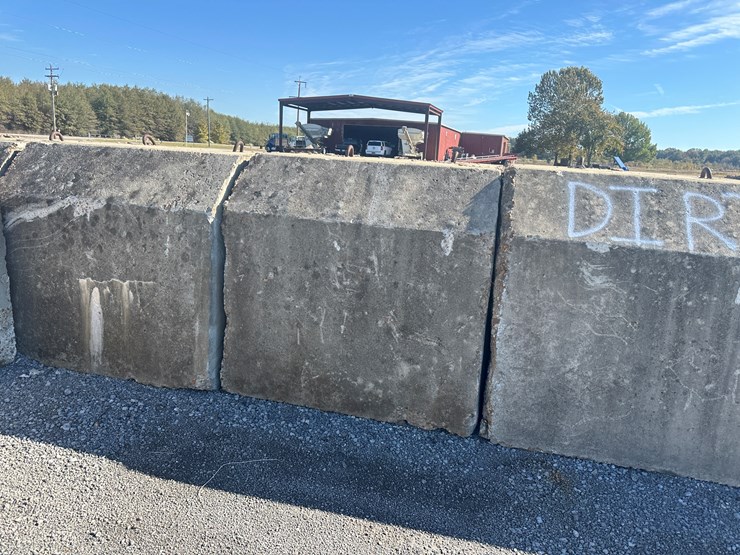 #32728-•-lot-of-(13)-~57"x80"-concrete-culvert-sectionss-image-19