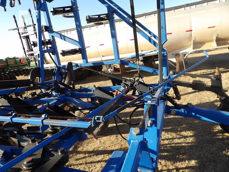 new-holland-st830-image-11