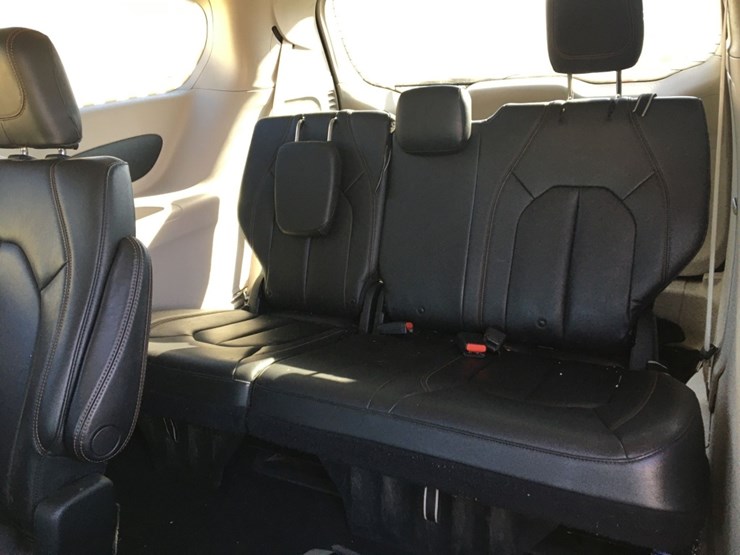 2017-chrysler-pacifica-image-10
