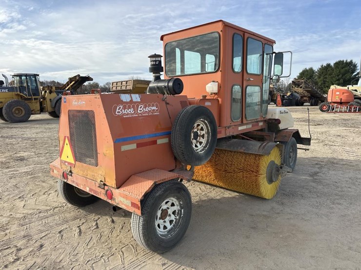 #1905-•-broce-sweeper-image-5