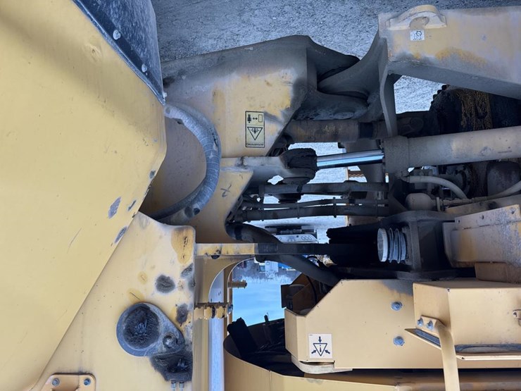 #1911-•-2004-volvo-220e-loader-image-22