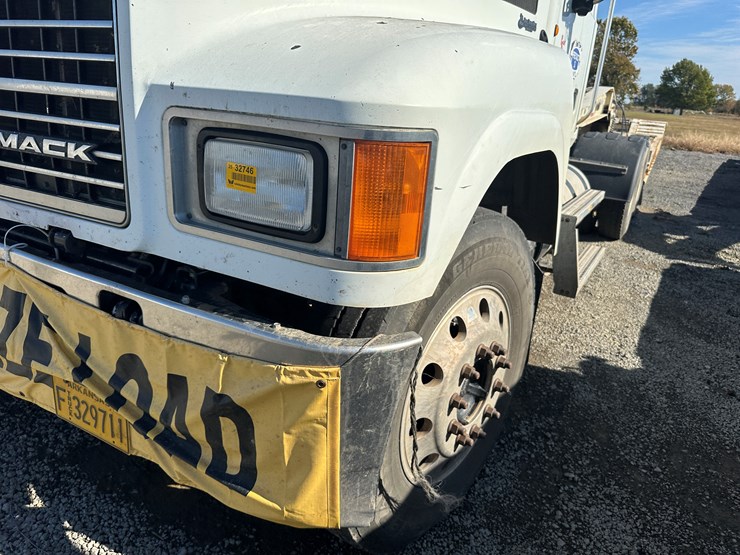#32746-•-2014-mack-chu-t/a-daycab-truck-tractor-vin:-1m2an07y4em016702-image-33