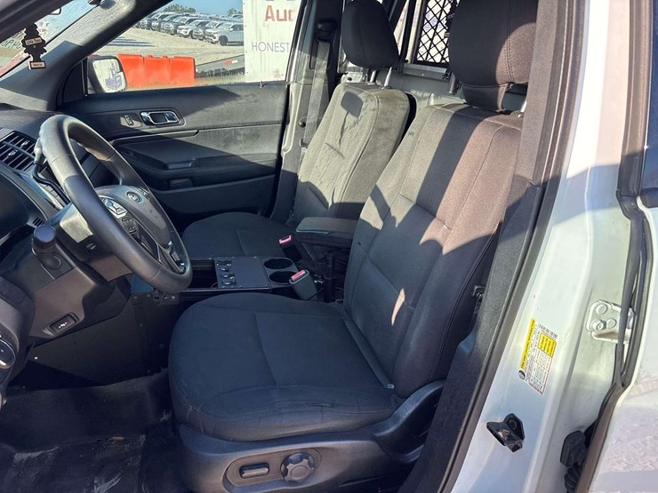 2018-ford-explorer-image-12