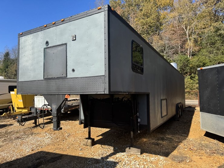 #4669-•-enclosed-food-trailer-image-1