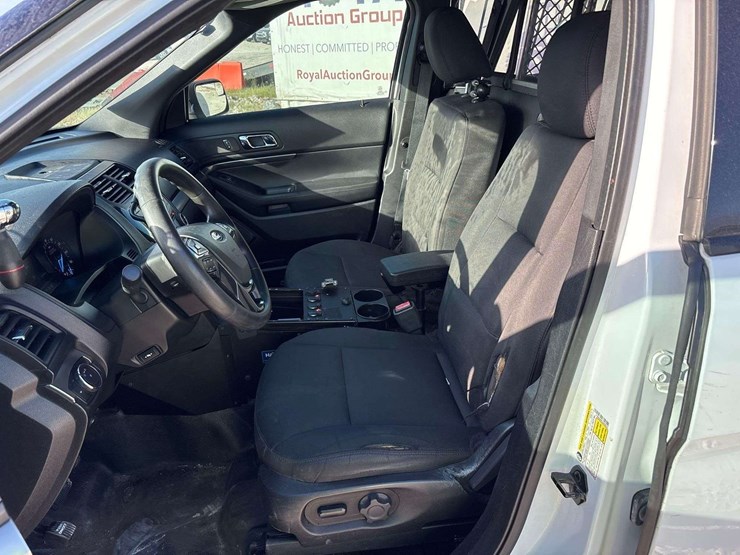 2018-ford-explorer-image-12