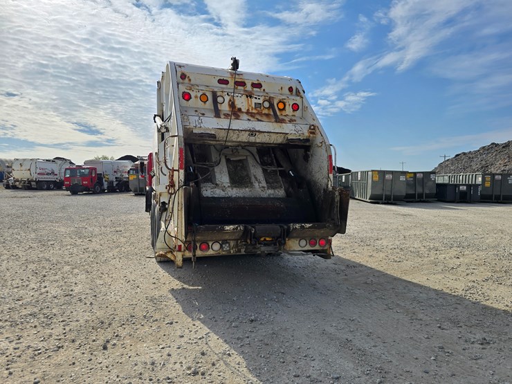 2001-mack-le613-image-18