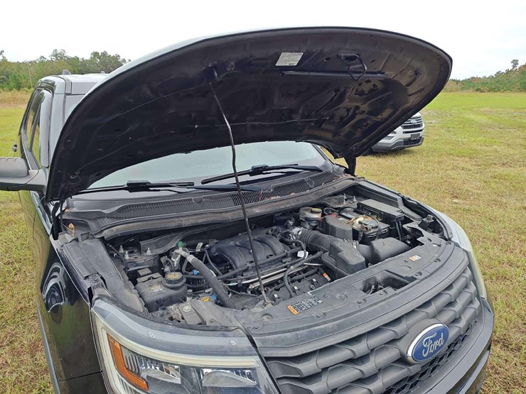 2018-ford-explorer-image-13