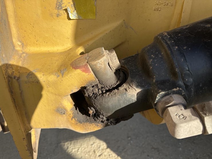 2005-caterpillar-740-image-21