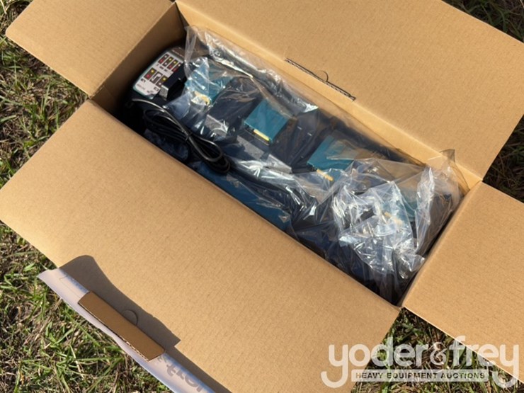 makita-18-volt-4-bank-charger-image-4