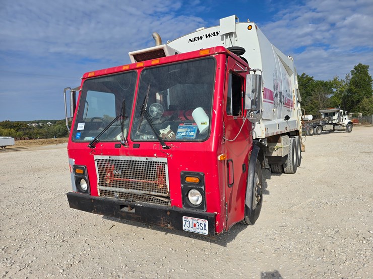 2001-mack-le613-image-2