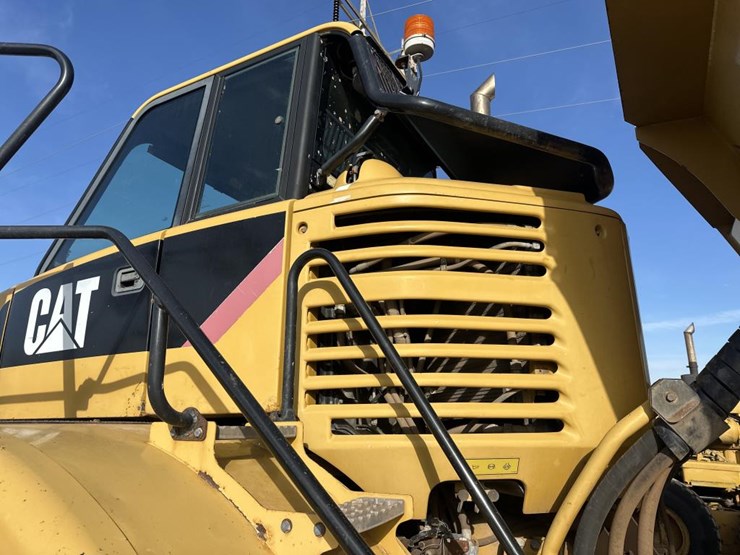 2010-caterpillar-740-image-11