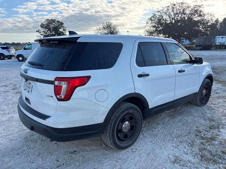 2018-ford-explorer-image-3