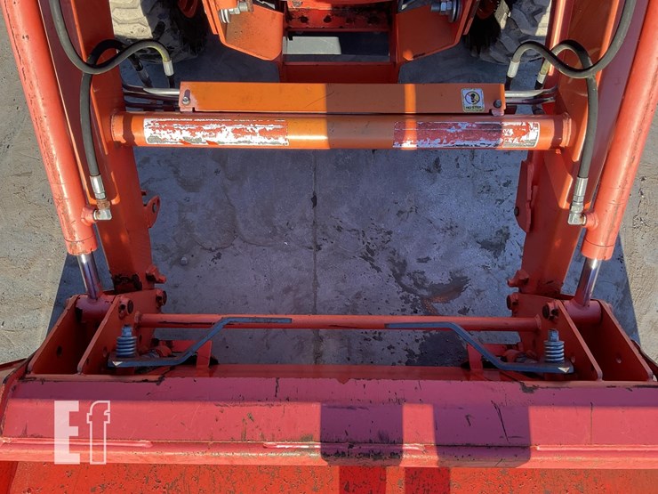 2016-kubota-l3301d-image-10