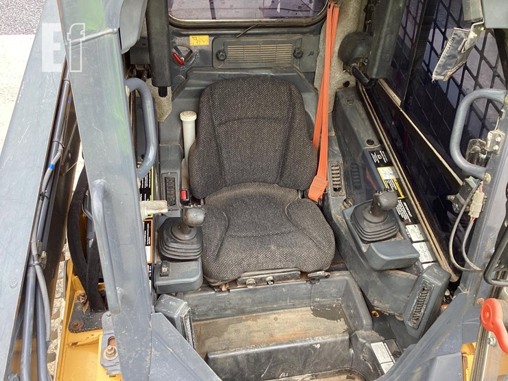 2020-deere-331g-image-14