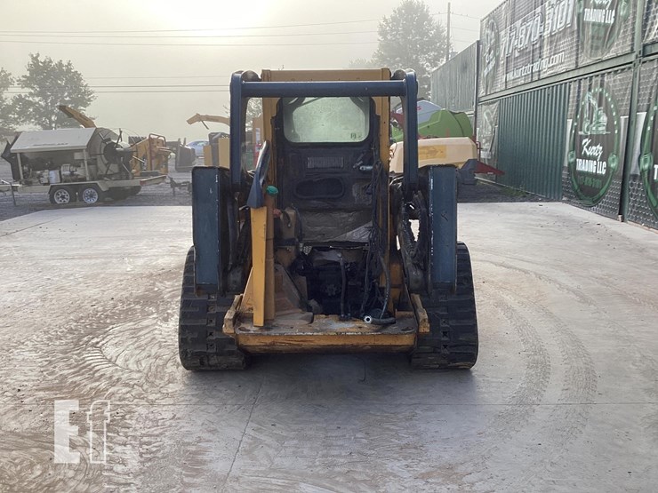 2010-deere-333d-image-3