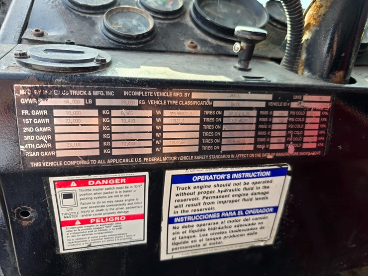 2001-mack-le613-image-100