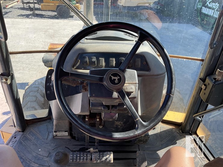 2010-deere-410j-image-15