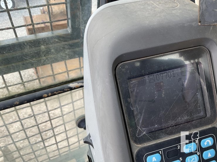 2010-komatsu-pc228-image-17