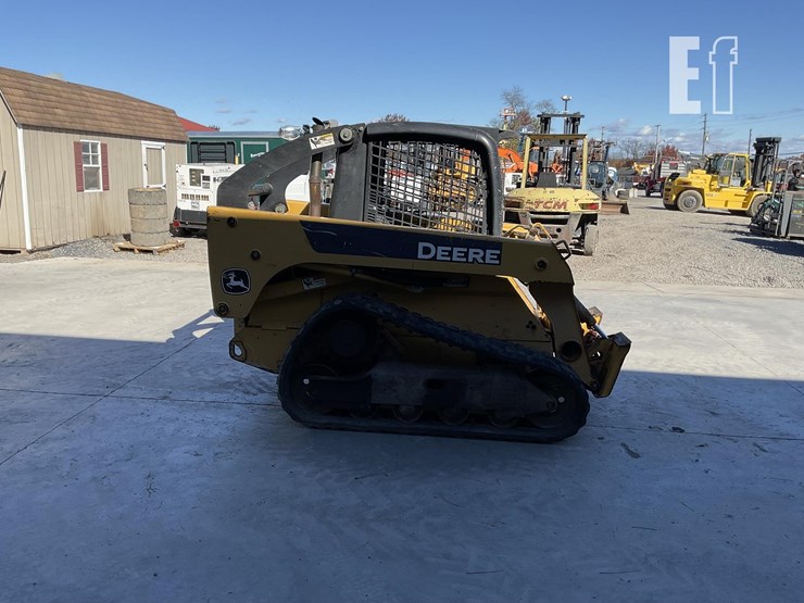 2006-deere-ct322-image-5