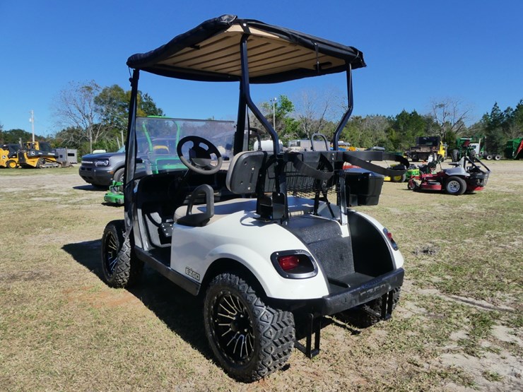 ez-go-electric-golf-cart-image-4