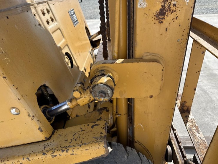 #5082-•-tcm-fvd25-forklift-image-12